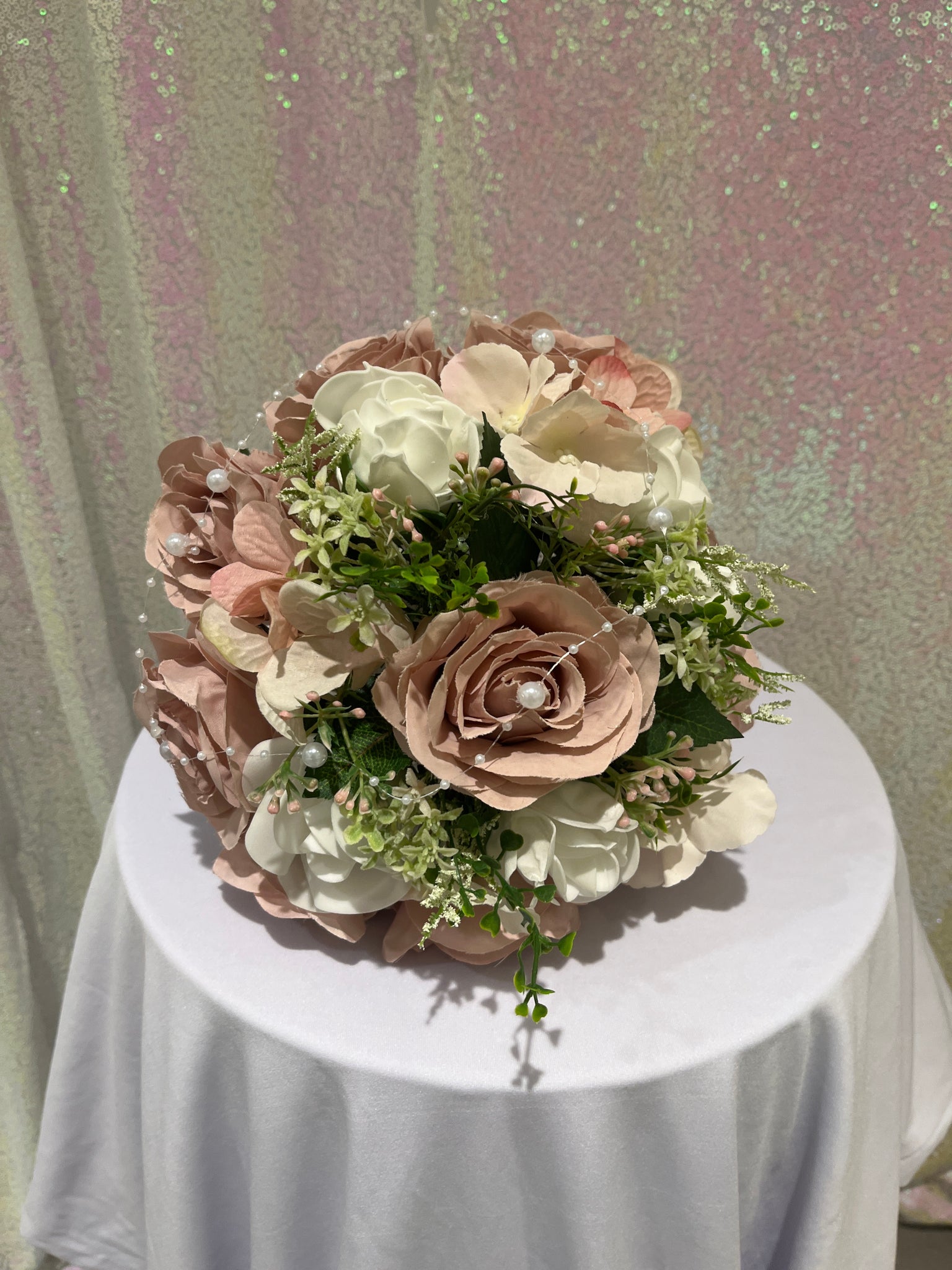 Bouquet de fleurs Blanc et Vieux rose