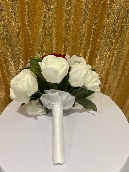 Petit bouquet de fleurs artificielles blanc