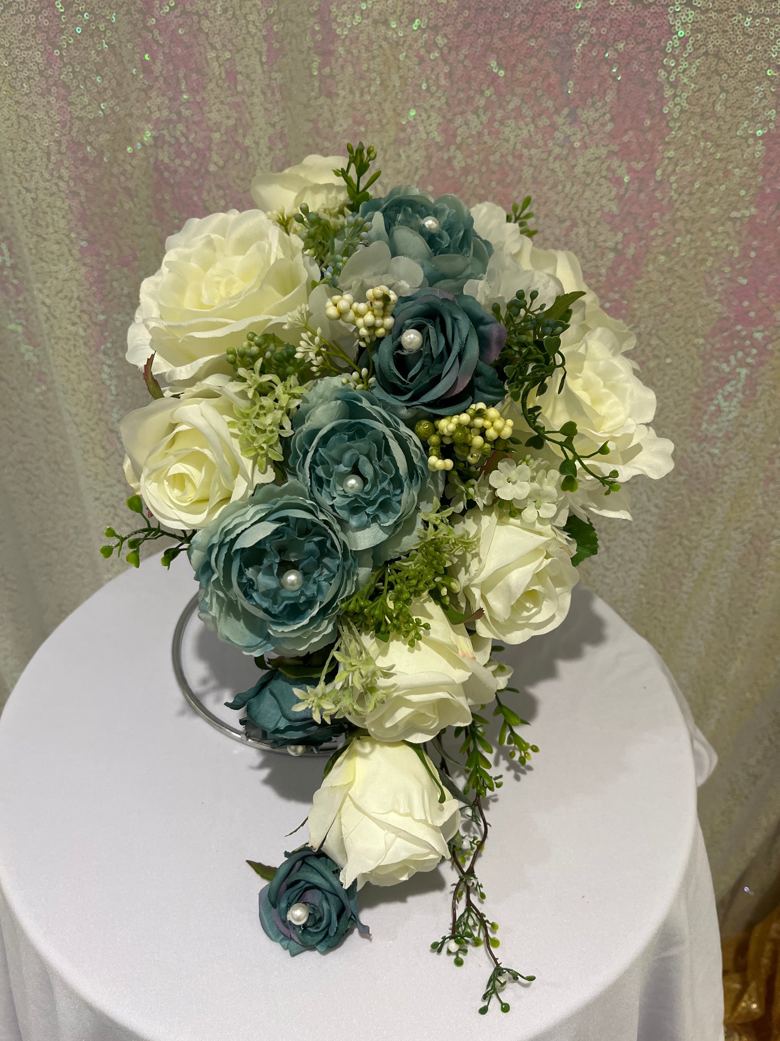 Bouquet allongé crème et turquoise