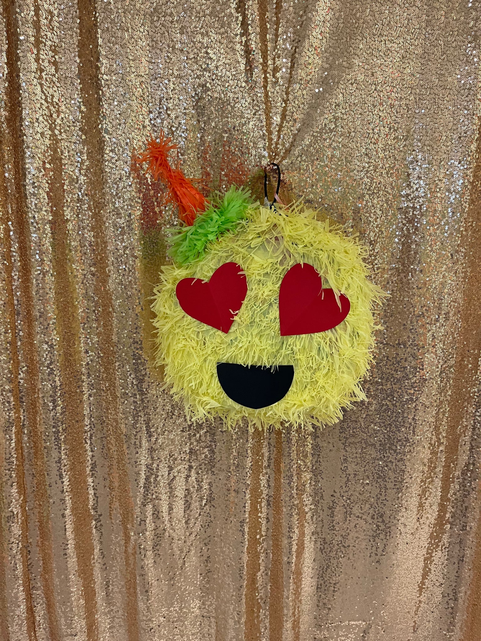 Petite piñata emoji